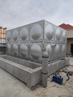 圆形不锈钢水箱 立式加厚密封储水罐 四川不锈钢水箱安装方法 施工方案及注意事项