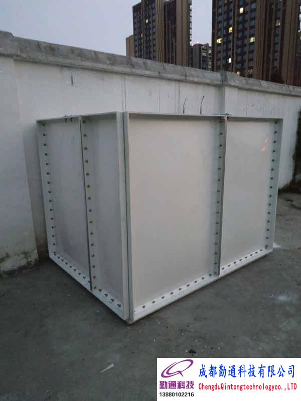 四川4.5立方玻璃钢水箱安装现场